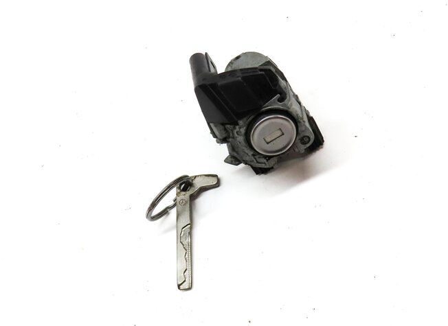 Thumbnail 3: 2011 MERCEDES C CLASS W204 FRONT LEFT DOOR LOCK CYLINDER & SKELETON KEY
