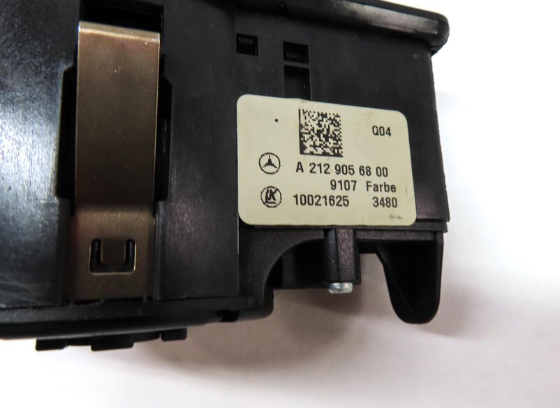 Thumbnail 6: 10-15 MERCEDES C CLASS (W204) HEADLIGHT SWITCH KNOB (w/o daytime running lights)