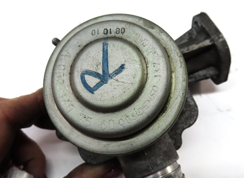 Thumbnail 7: 2011 MERCEDES C CLASS (W204) 3.0L M272 ENGINE EGR VALVE RIGHT SIDE 0021407560