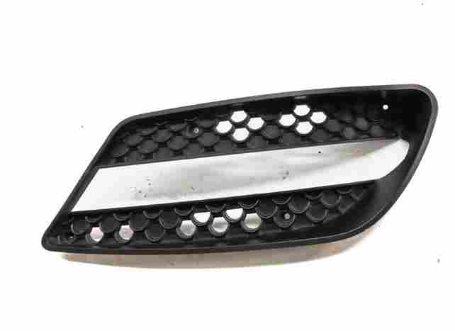 Thumbnail 2: 2008-2011 MERCEDES C CLASS (W204) FRONT RIGHT LOWER SPORT FOG LIGHT LAMP GRILLE