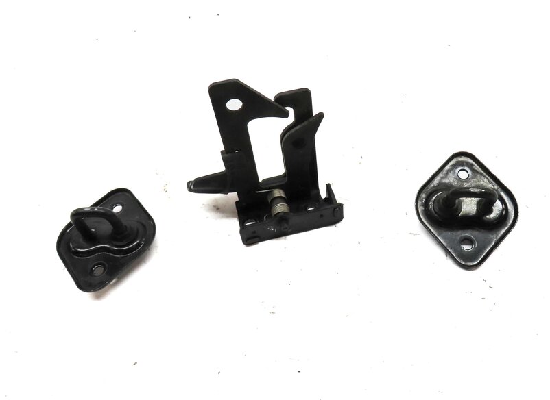 Thumbnail 2: 2011 MERCEDES C CLASS (W204) HOOD SAFETY RELEASE CATCH HOOK w/ RELEASE & SHOCKS