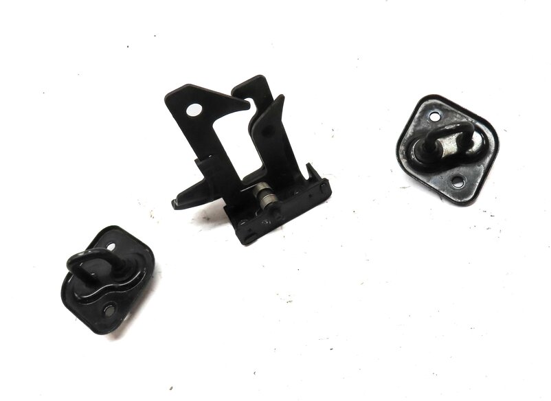 Thumbnail 3: 2011 MERCEDES C CLASS (W204) HOOD SAFETY RELEASE CATCH HOOK w/ RELEASE & SHOCKS