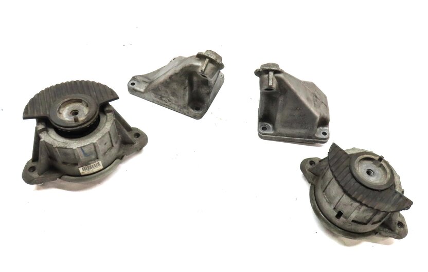 2011 MERCEDES C CLASS W204 3.0L M272 LEFT RIGHT ENGINE MOTOR MOUNT & BRACKET SET