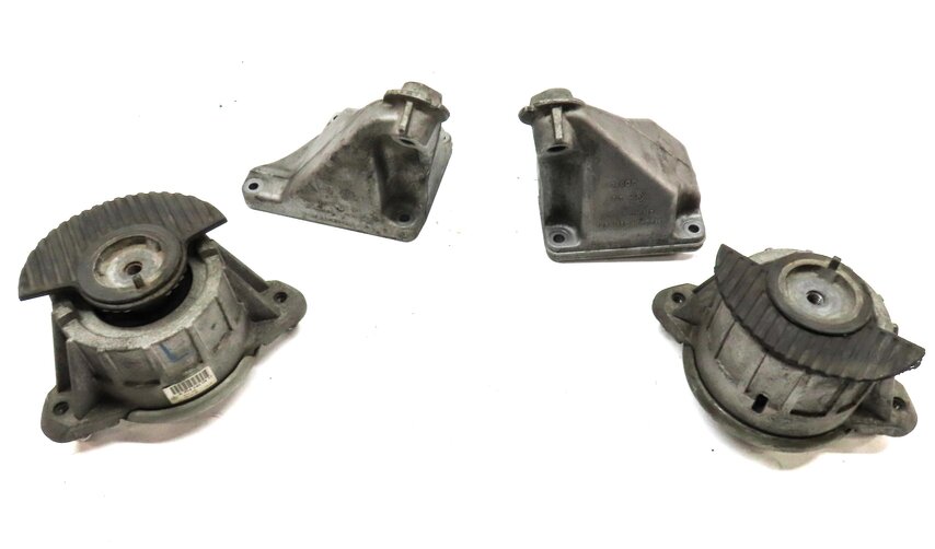 Thumbnail 2: 2011 MERCEDES C CLASS W204 3.0L M272 LEFT RIGHT ENGINE MOTOR MOUNT & BRACKET SET