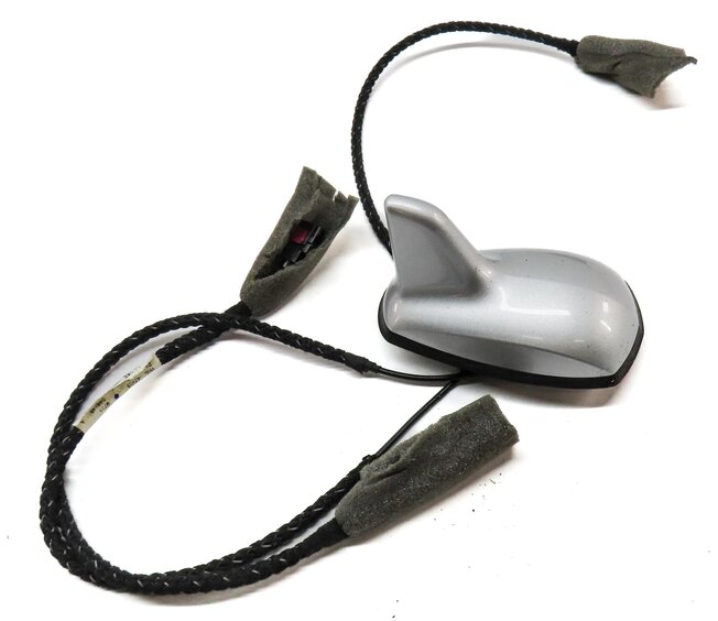 Thumbnail 4: 07-11 MERCEDES CLS550 CLS63 AMG (W219) RADIO STEREO SHARK FIN ANTENNA (SILVER)