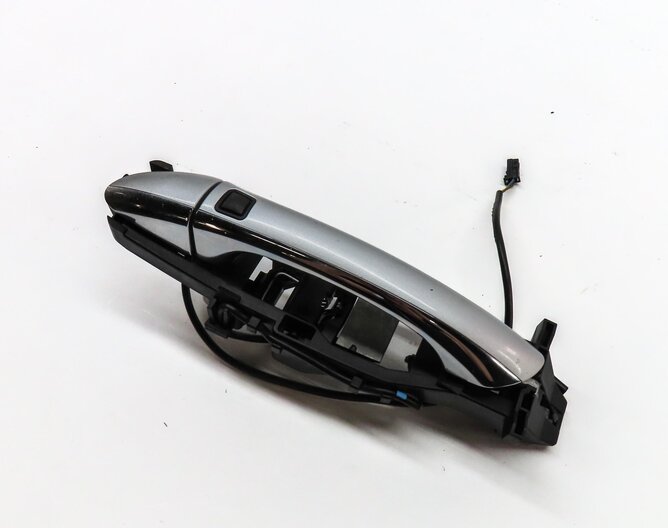 Thumbnail 1: 06-11 MERCEDES CLS63 CLS500 CLS550 (W219) LEFT REAR KEYLESS DOOR HANDLE (SILVER)