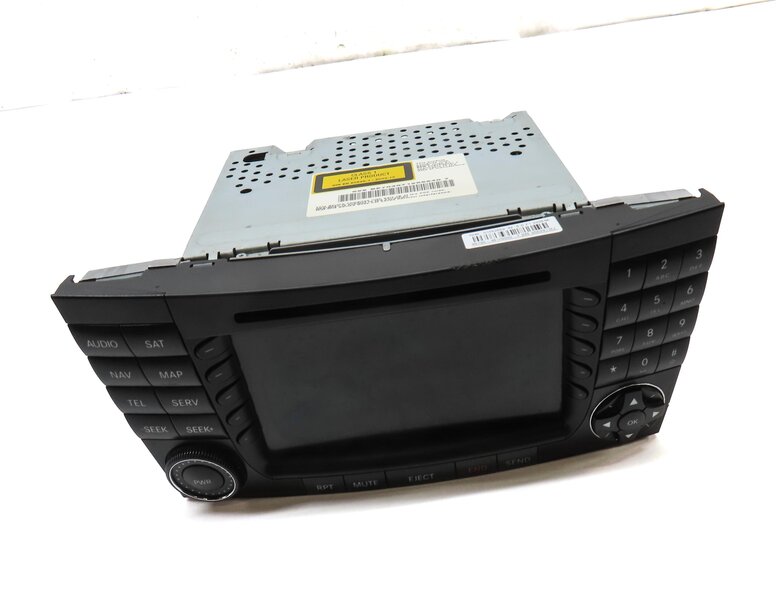 Thumbnail 3: 2008 MERCEDES CLS63 AMG ///AMG W219 FRONT DASH STEREO NAVIGATION RADIO HEAD UNIT