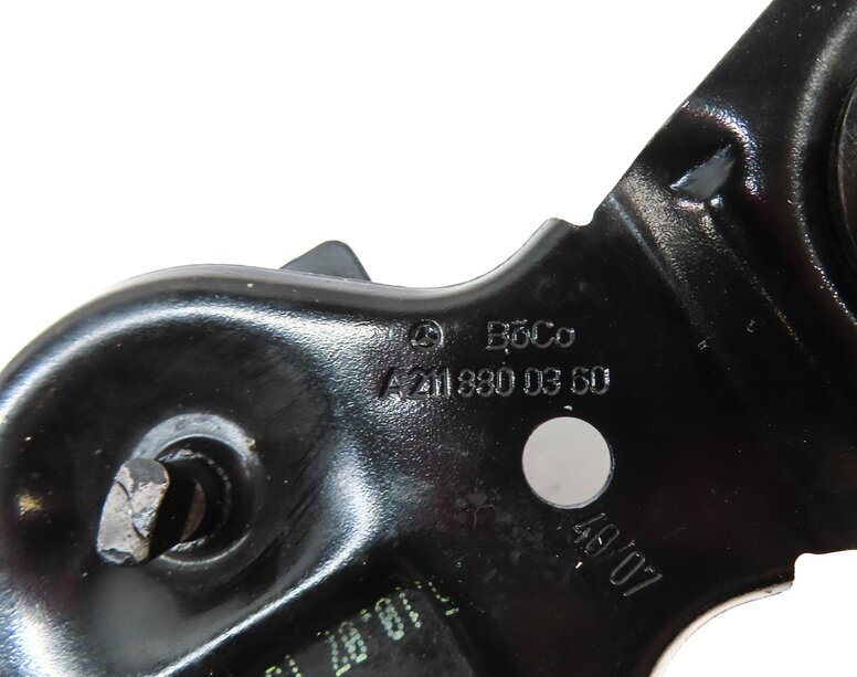 Thumbnail 8: 2008 CLS63 AMG ///AMG (W219) LEFT & RIGHT HOOD SAFETY CATCH HOOK & DAMPENER SET3