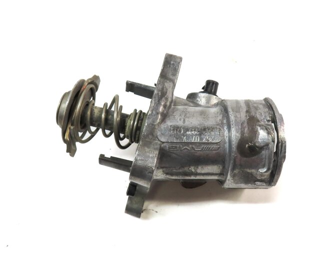 Thumbnail 6: 2008 MERCEDES CLS63 AMG (W219) 6.3L M156 ///AMG ENGINE THERMOSTAT w/ HOUSING
