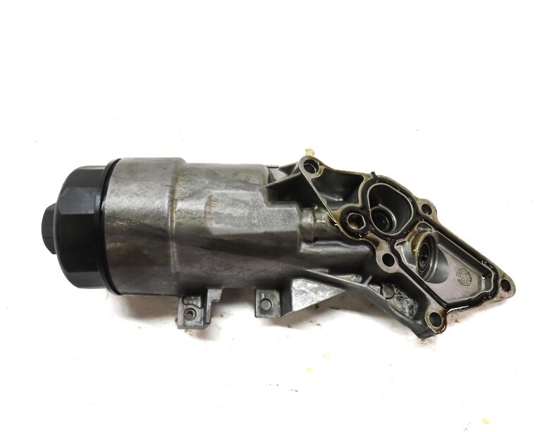 Thumbnail 6: 2008 MERCEDES CLS63 AMG (W219) 6.3L M156 ///AMG ENGINE OIL FILTER HOUSING