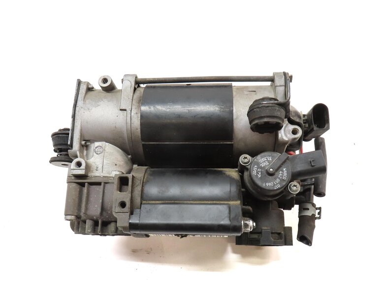 Thumbnail 2: 2008 MERCEDES CLS63 AMG (W219) 6.3L M156 ///AMG ENGINE AIR SUSPENSION COMPRESSOR