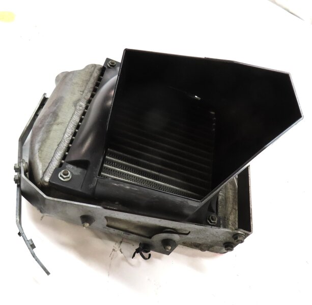 Thumbnail 3: 2008 CLS63 AMG (W219) 6.3L M156 ///AMG ENGINE OIL COOLER RADIATOR w/ BRACKET