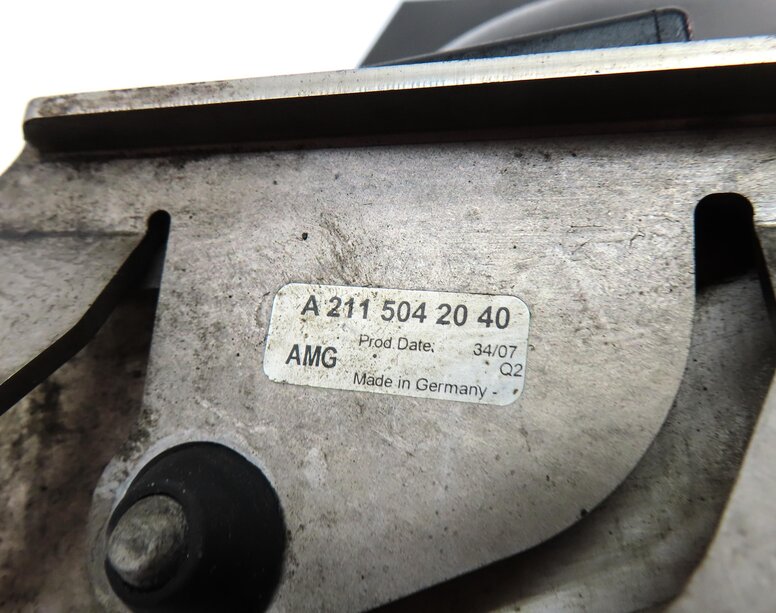 Thumbnail 7: 2008 CLS63 AMG (W219) 6.3L M156 ///AMG ENGINE OIL COOLER RADIATOR w/ BRACKET