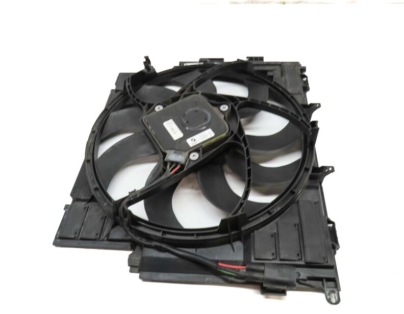 Thumbnail 5: 2012-2016 BMW 528i (F10) RADIATOR 600 WATT ELECTRIC COOLING FAN w/ SHROUD