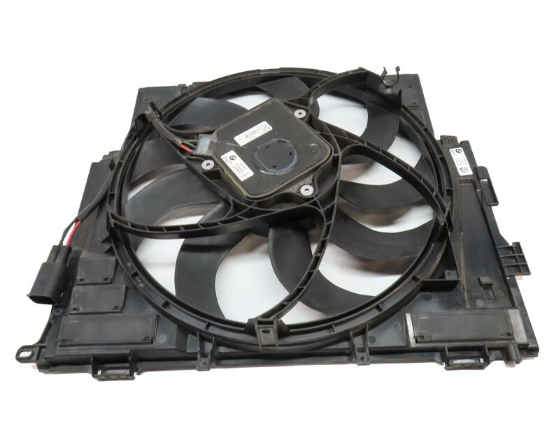 Thumbnail 6: 2012-2016 BMW 528i (F10) RADIATOR 600 WATT ELECTRIC COOLING FAN w/ SHROUD