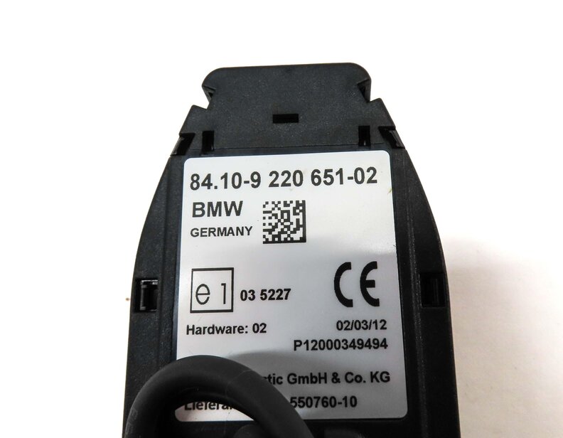 Thumbnail 5: 2012 BMW 528i (F10) FRONT CENTER CONSOLE CELL PHONE CHARGING CRADLE 84109220651