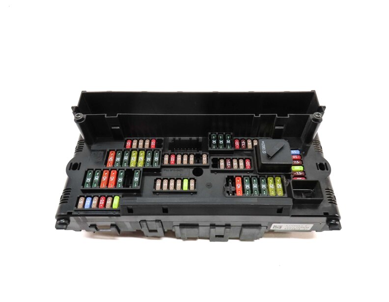 Thumbnail 2: 2012 BMW 528i (F10) FRONT POWER DISTRIBUTION RELAY FUSE BOX 9252815