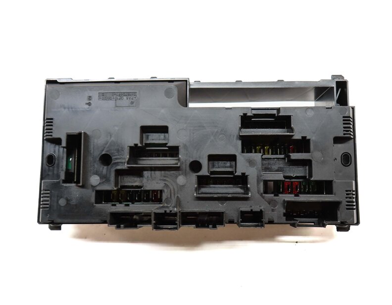 Thumbnail 5: 2012 BMW 528i (F10) FRONT POWER DISTRIBUTION RELAY FUSE BOX 9252815