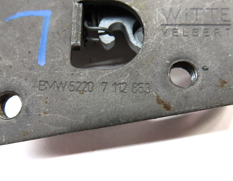 Thumbnail 6: 2012 BMW 528i (F10) REAR BACK SEAT LEFT FOLDING FOLD UP DOWN LOCK LATCH