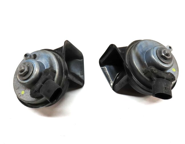 Thumbnail 4: 2011-2016 BMW 528i 535i 535iGT 550i 550iGT M5 (F10 F07) HIGH & LOW TONE HORN SET