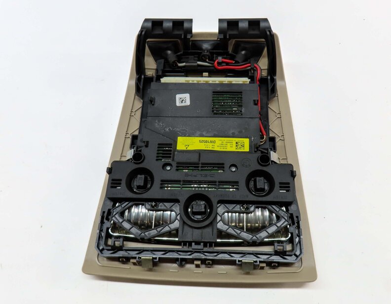 Thumbnail 5: 2012 BMW 528i (F10) FRONT CENTER ROOF PRIMARY DOME LIGHT ASSEMBLY (BEIGE)