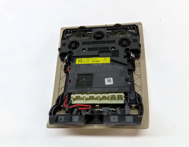 Thumbnail 6: 2012 BMW 528i (F10) FRONT CENTER ROOF PRIMARY DOME LIGHT ASSEMBLY (BEIGE)