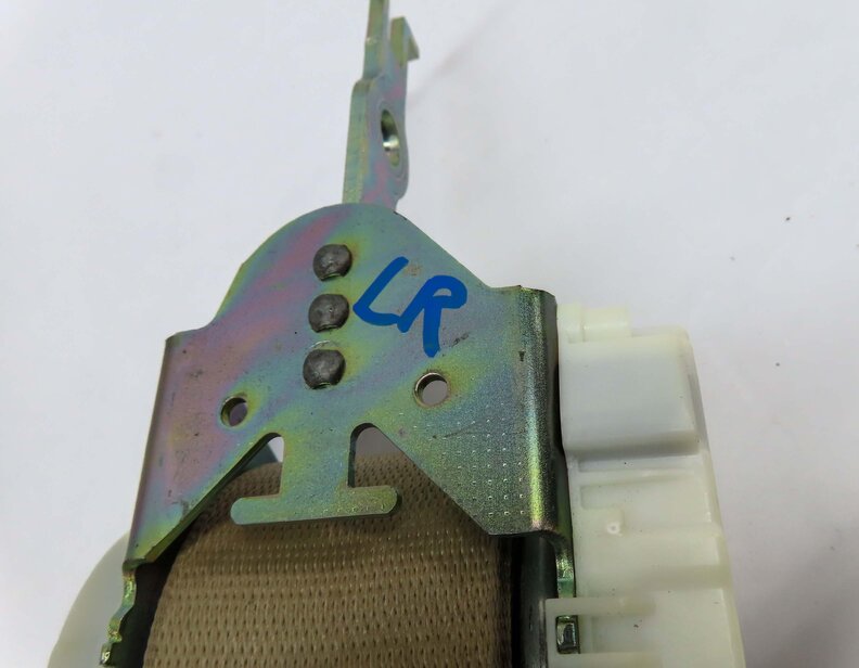 Thumbnail 9: 2012 BMW 528i (F10) REAR LEFT RIGHT & CENTER SEATBELT RETRACTOR SET 3 (BEIGE)