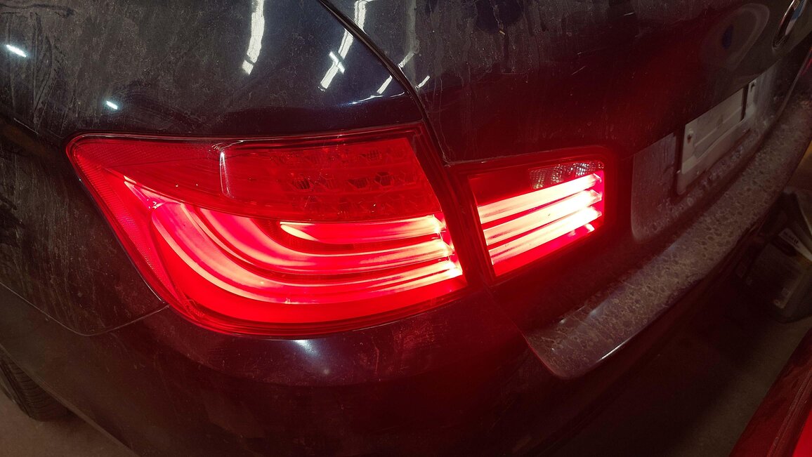 Thumbnail 2: 2011-2013 BMW 528i 535i 550i M5 (F10) LEFT REAR INNER TRUNK TAILLIGHT LIGHT LAMP