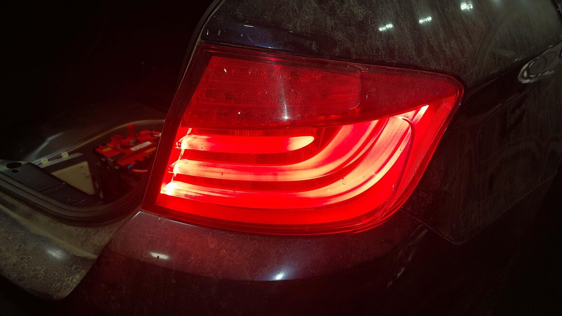 Thumbnail 7: 2011-2013 BMW 5 SERIES M5 F10 RIGHT PASSENGER OUTER TAILLIGHT BRAKE LIGHT LAMP