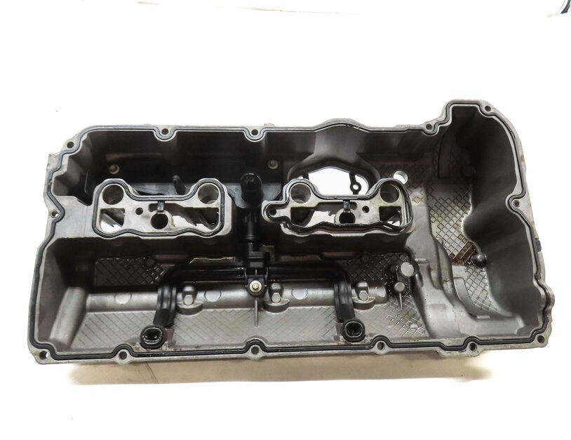 Thumbnail 7: 13-19 BMW 5 6 7 M5 M6 X5 X6 (F01 F06 F10 E70 E71) 4.4L N63 S63 LEFT VALVE COVER