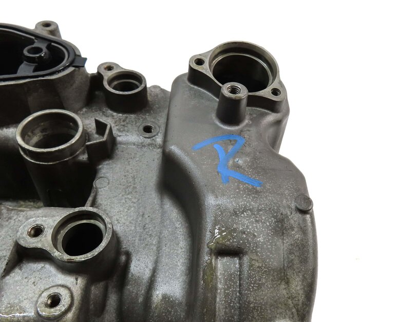 12-16 BMW M5 M6 X5 X6 (F06 F10 F12 F15 F16) 4.4L S63 ENGINE RIGHT VALVE COVER