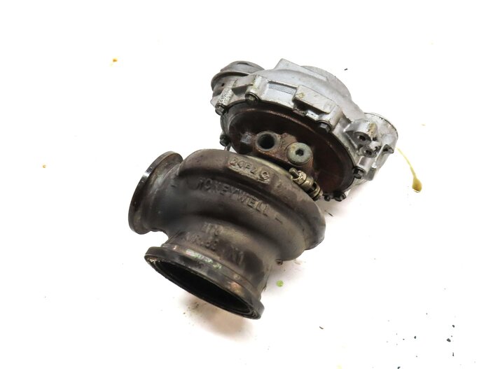 12-15 BMW M5 M6 ///M (F06 F10 F12 F13) 4.4L S63 ENGINE LEFT TURBO TURBOCHARGER