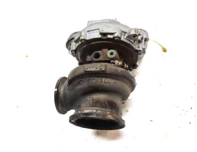 Thumbnail 2: 12-15 BMW M5 M6 ///M (F06 F10 F12 F13) 4.4L S63 ENGINE LEFT TURBO TURBOCHARGER