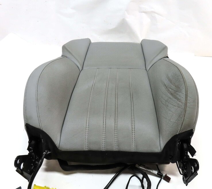 Thumbnail 2: 2013 BMW M5 ///M (F10) DRIVER UPPER TOP COMFORT SEAT CUSHION (SILVERSTONE)