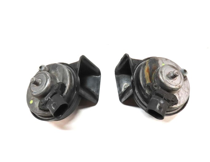 Thumbnail 4: 2010-2017 BMW 5 SERIES GT (F07 F10) HIGH & LOW TONE EMERGENCY SAFETY HORN SET-2