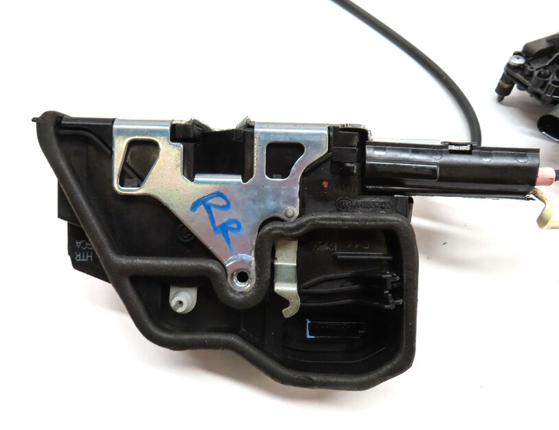 Thumbnail 8: 11-16 BMW 528i 535i 550i M5 (F10) REAR RIGHT DOOR LOCK LATCH w/ SOFT CLOSE MOTOR