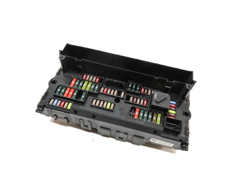 Thumbnail 1: 2013 BMW M5 ///M (F10) FRONT POWER DISTRIBUTION FUSE BOX CONTROL MODULE