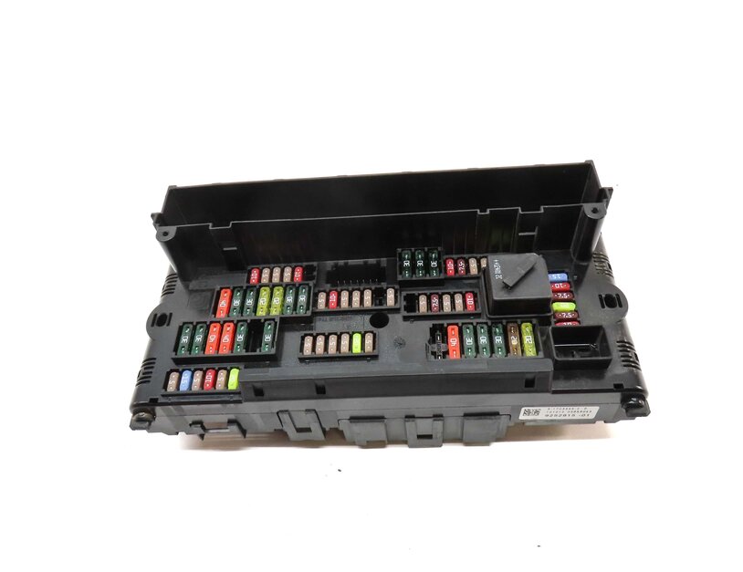 Thumbnail 2: 2013 BMW M5 ///M (F10) FRONT POWER DISTRIBUTION FUSE BOX CONTROL MODULE