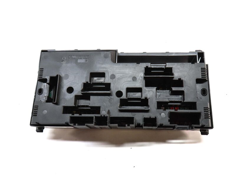Thumbnail 5: 2013 BMW M5 ///M (F10) FRONT POWER DISTRIBUTION FUSE BOX CONTROL MODULE