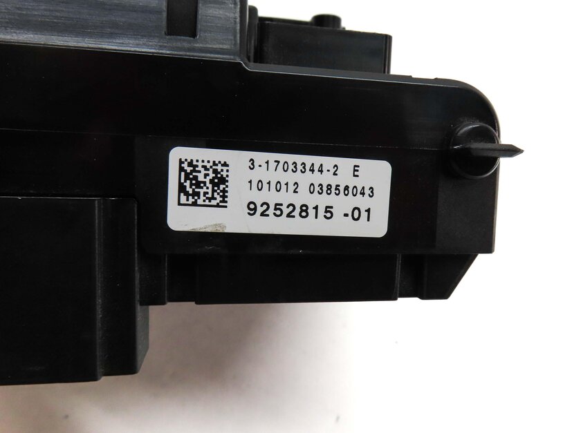 Thumbnail 6: 2013 BMW M5 ///M (F10) FRONT POWER DISTRIBUTION FUSE BOX CONTROL MODULE