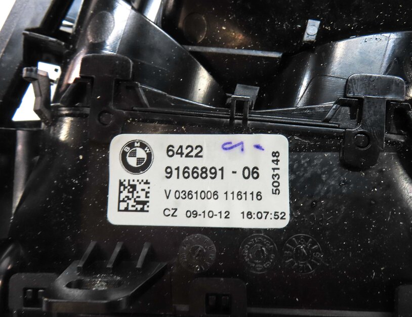 Thumbnail 6: 2013 BMW M5 ///M (F10) FRONT CENTER DASH HEATER A/C AIR VENT HAZARD LOCK SWITCH
