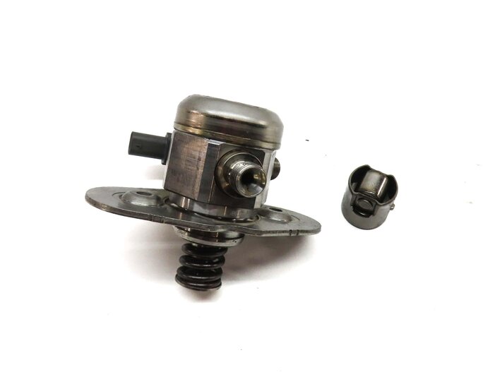 Thumbnail 2: 12-19 BMW 5 6 7 M5 M6 X5 X6 (F06 F10 F15 F16 F85) 4.4L HIGH PRESSURE FUEL PUMP