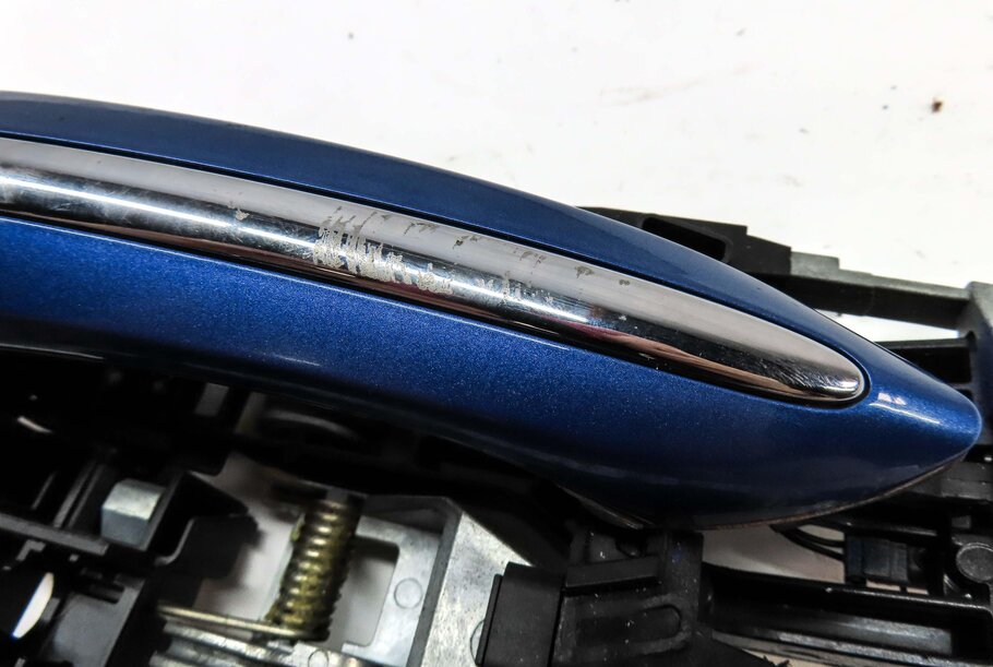 Thumbnail 9: 09-19 BMW 5 6 7 SERIES (F01 F07 F10 F12) RIGHT FRONT COMFORT DOOR HANDLE (BLUE)
