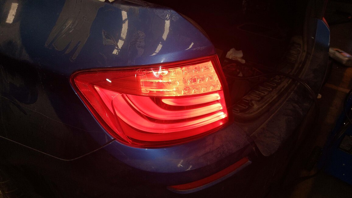 Thumbnail 2: 2011-2013 BMW 5 SERIES M5 F10 LEFT DRIVER REAR OUTER TAILLIGHT BRAKE LIGHT LAMP