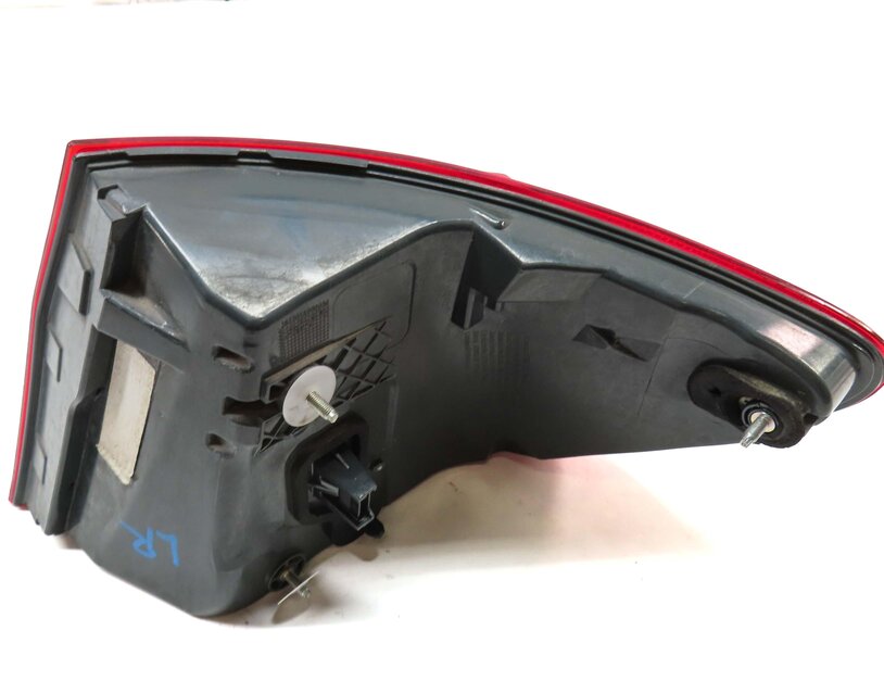 Thumbnail 5: 2011-2013 BMW 5 SERIES M5 F10 LEFT DRIVER REAR OUTER TAILLIGHT BRAKE LIGHT LAMP