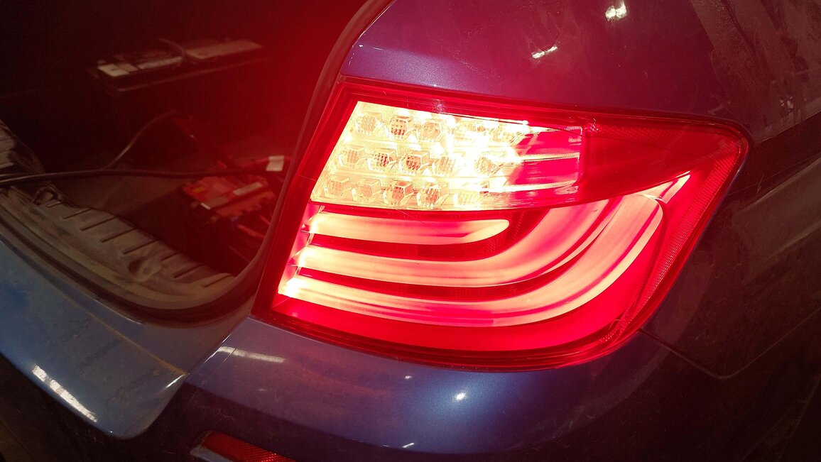 Thumbnail 2: 2011-2013 BMW 5 SERIES M5 F10 RIGHT PASSENGER OUTER TAILLIGHT BRAKE LIGHT LAMP