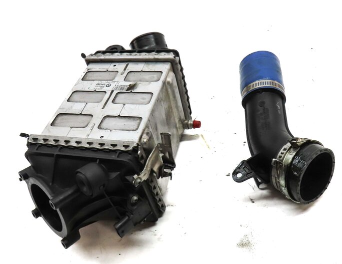 Thumbnail 2: 2012-2019 BMW M5 M6 ///M (F06 F12 F13) 4.4L S63 V8 ENGINE - RIGHT INTERCOOLER