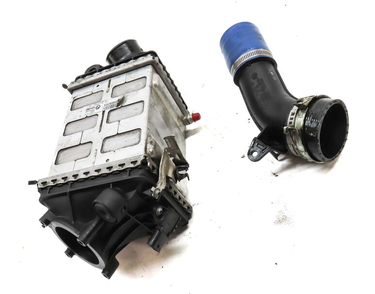 Thumbnail 3: 2012-2019 BMW M5 M6 ///M (F06 F12 F13) 4.4L S63 V8 ENGINE - RIGHT INTERCOOLER