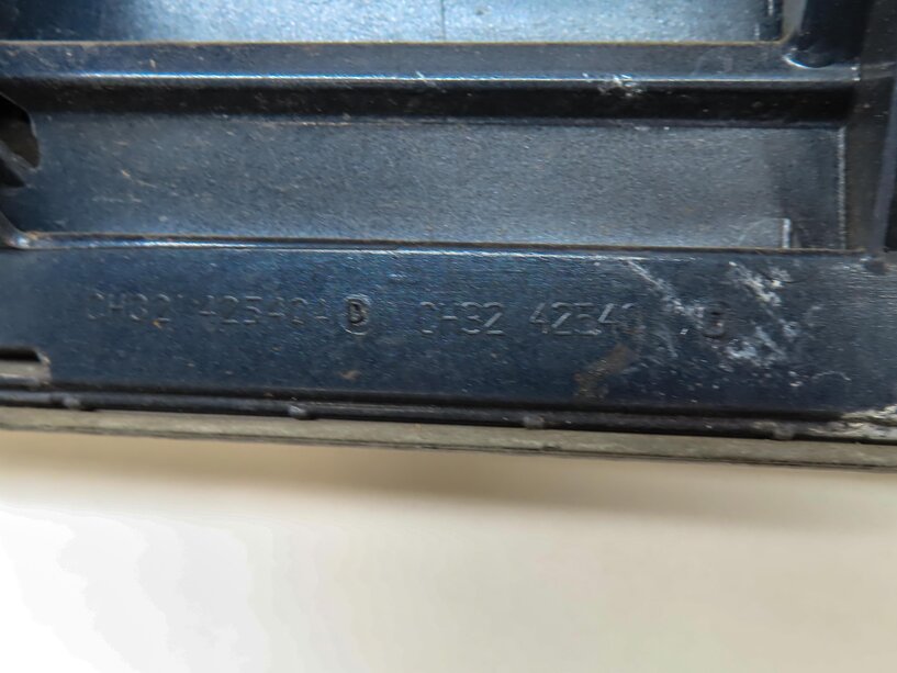 Thumbnail 7: 2012 RANGE ROVER SPORT (L320) REAR TRUNK RELEASE HANDLE LICENSE LIGHT TRIM BLUE