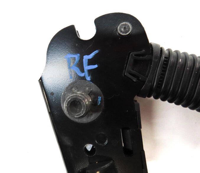 Thumbnail 6: 08-16 LR3 LR4 RANGE ROVER SPORT (L320) FRONT RIGHT PASSENGER SEATBELT RECEIVER